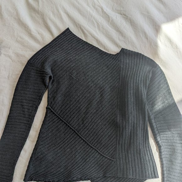 Free People asymmetrical sweater - Picture 3 of 3